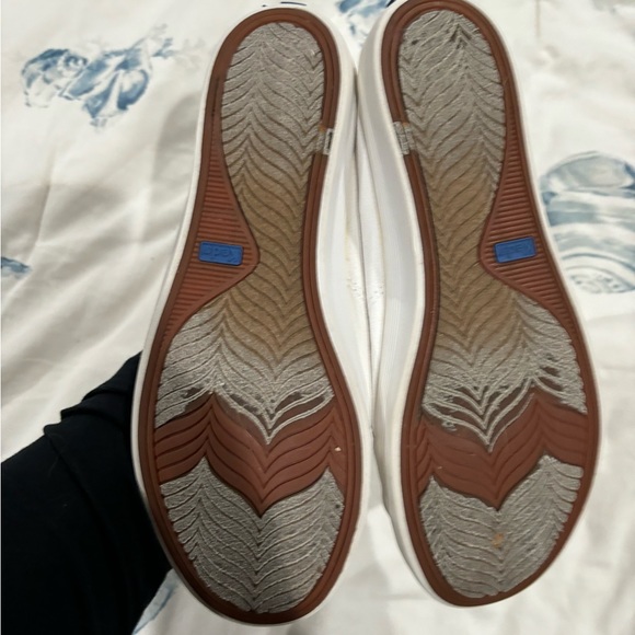 Keds White Tennis Shoes, Sz 8 - Picture 2 of 3